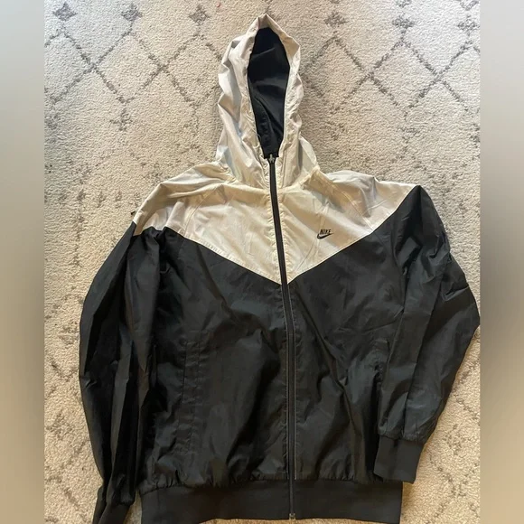 Men’s Nike running/track jacket. Reversible, size large. - Picture 2 of 3